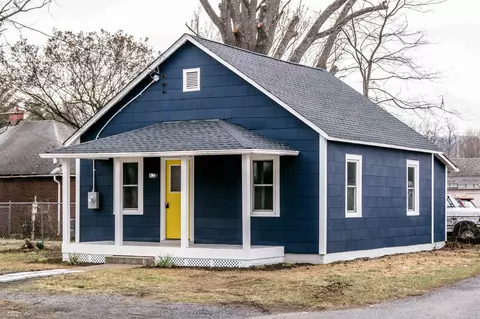 336 5th St, Waynesboro, VA 22980