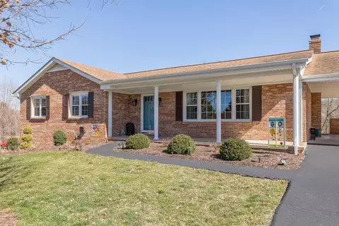 60 Loch Dr, Staunton, VA 24401