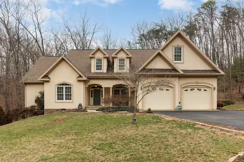 75 Robindale Ct, Buena Vista, VA 24416