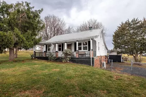 937 Augusta Farms Rd, Stuarts Draft, VA 24477