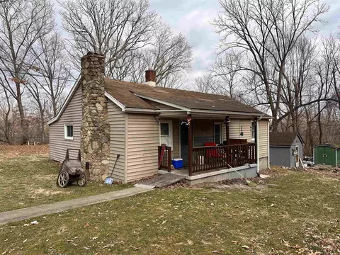 1241 Strawberry Ln, Waynesboro, VA 22980