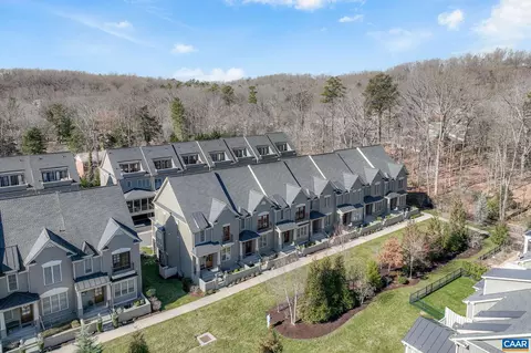 2772 Town Mews Ln, Charlottesville, VA 22901