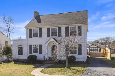 407 College Cir, Staunton, VA 24401