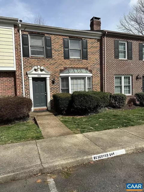 944 Huntwood Ln, Charlottesville, VA 22901