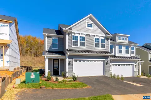 212 Ridgeline Dr, Waynesboro, VA 22980