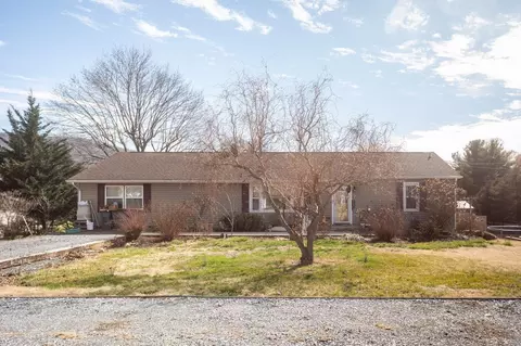 337 Fairfax Ave, Elkton, VA 22827