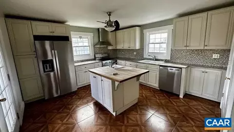 908 Lasley Ln, Louisa, VA 23093