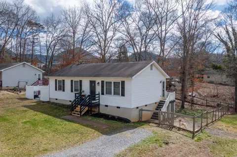 232 E 34th St, Buena Vista, VA 24416