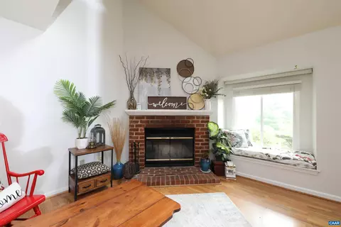 31 Creekside Cir, Charlottesville, VA 22902