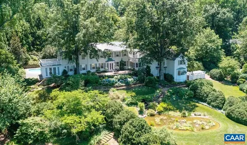 610 Ivy Ln, Charlottesville, VA 22901
