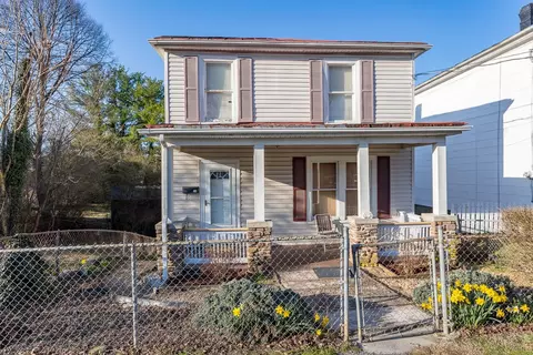 14 Purviance St, Staunton, VA 24401