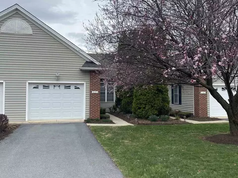 331 Spring Oaks Dr, Harrisonburg, VA 22801
