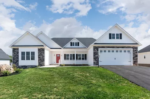 416 Peterson Ln, Waynesboro, VA 22980