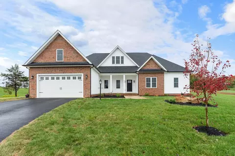 452 Peterson Ln, Waynesboro, VA 22980