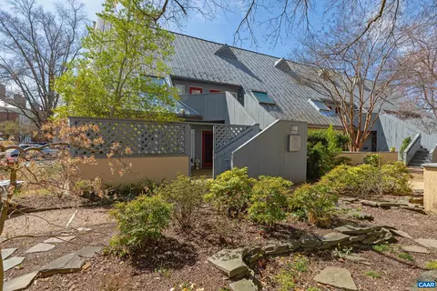 301 NW 2nd St NW #A, Charlottesville, VA 22902