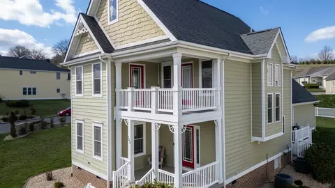 345 Windsor Dr, Fishersville, VA 22939