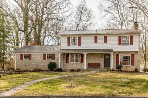426 Windemere Dr, Staunton, VA 24401