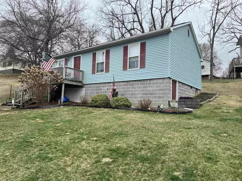 702 Moore St, Staunton, VA 24401