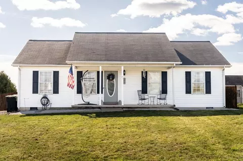 21 Foxhall Ln, Weyers Cave, VA 24486