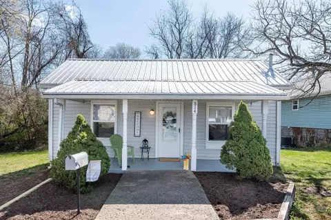 814 N Bayard Ave N, Waynesboro, VA 22980