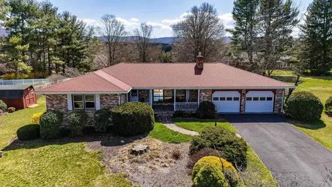 937 Cattle Scales Rd, Waynesboro, VA 22980
