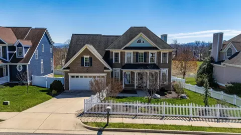 310 Windsor Dr, Fishersville, VA 22939