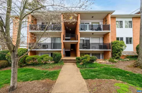 1800 Jefferson Park Ave #9, Charlottesville, VA 22903