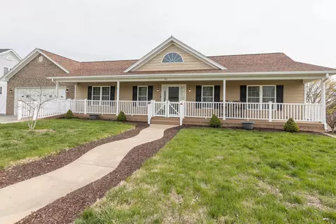 301 Stonewall Jackson Blvd, Staunton, VA 24401