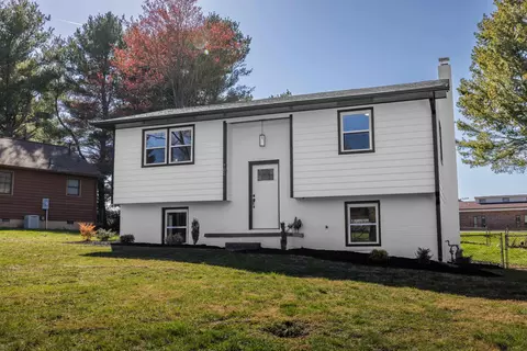 705 Randolph Ave, Waynesboro, VA 22980