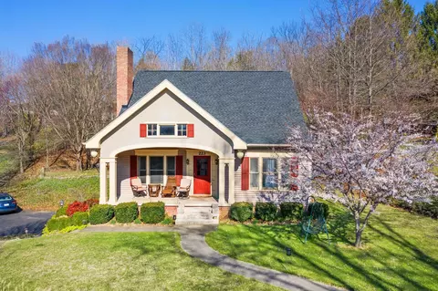 223 Meadowbrook Rd, Staunton, VA 24401