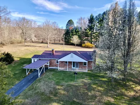 201 Flat Rock Rd, Waynesboro, VA 22980