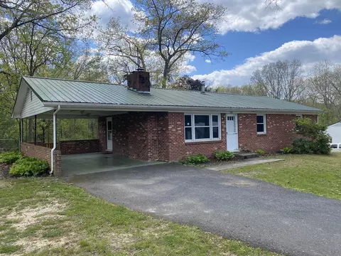 1708 3rd St, Waynesboro, VA 22980