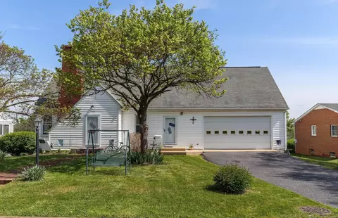 1703 Mulberry St, Waynesboro, VA 22980