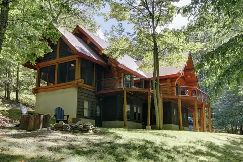671 Ashwood Dr, Hot Springs, VA 24445