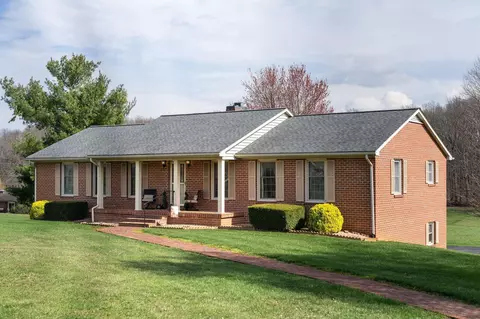 573 Stuarts Draft Hwy, Staunton, VA 24401