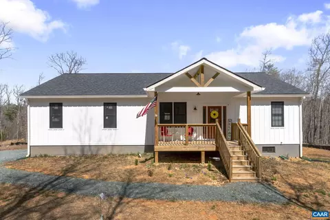 3230 Polecat Creek Ln, Scottsville, VA 24590