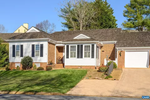 4 Ednam Village St, Charlottesville, VA 22903