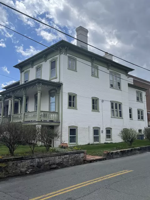 124 N Lewis St N, Staunton, VA 24401
