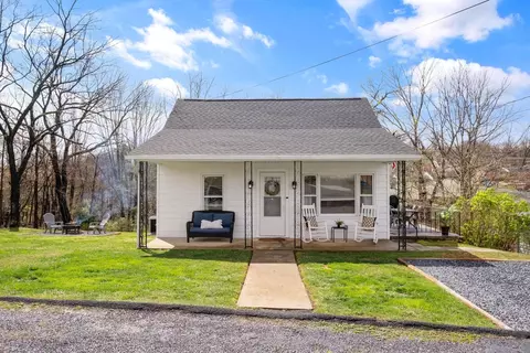 212 Mulberry St, Staunton, VA 24401