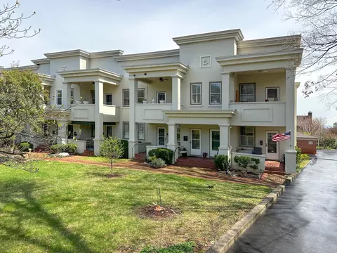 1311 N Augusta St N #3, Staunton, VA 24401