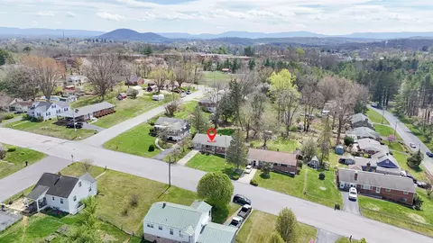 111 Devon Rd, Staunton, VA 24401 photo 2