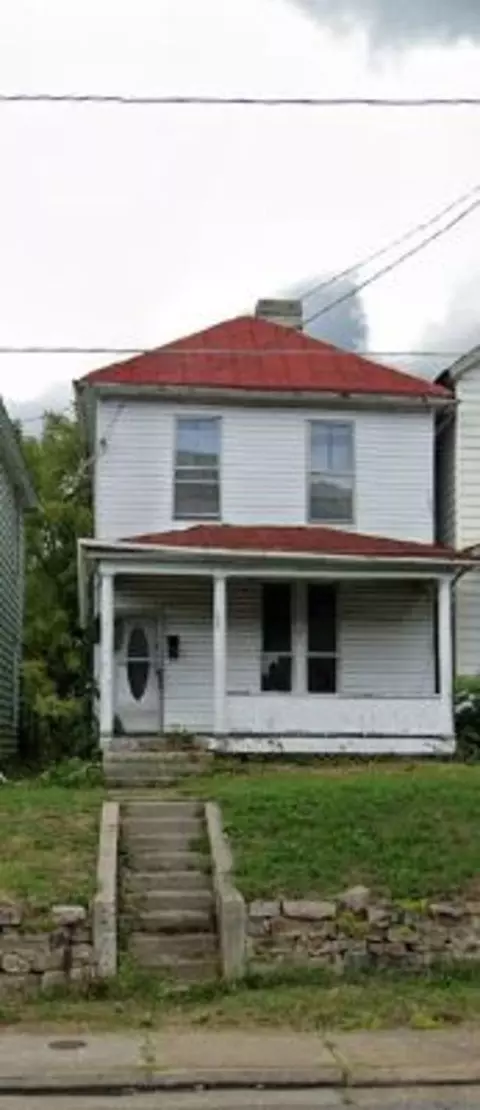 226 W Ridgeway St W, Clifton Forge, VA 24422