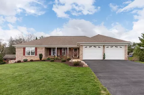 61 Gloucester Rd, Stuarts Draft, VA 24477