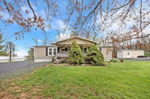 24 Pine Tree Ln, Staunton, VA 24401