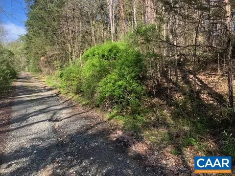 rockfish woods cir, Howardsville, VA 24562