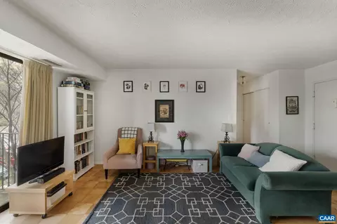 511 1st St #309, Charlottesville, VA 22902