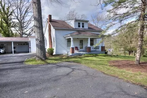 1310 New Hope Rd, Staunton, VA 24401