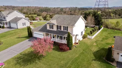 120 Wexford St, Staunton, VA 24401