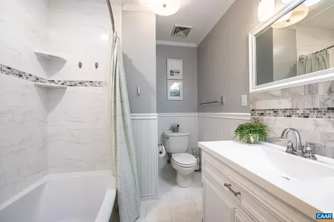 Bath - 124 Locust St, Amherst, VA 24521 photo 1 of 4