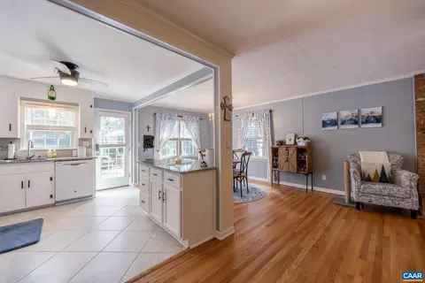 124 Locust St, Amherst, VA 24521 photo 4